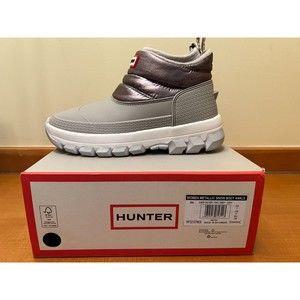 HUNTER Metallic Insulated Ankle Snow Boot in Silver/Grey Size 5